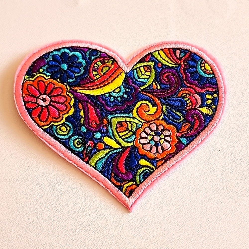 HIPPIE FLOWER POWER HEART IRON ON PATCH